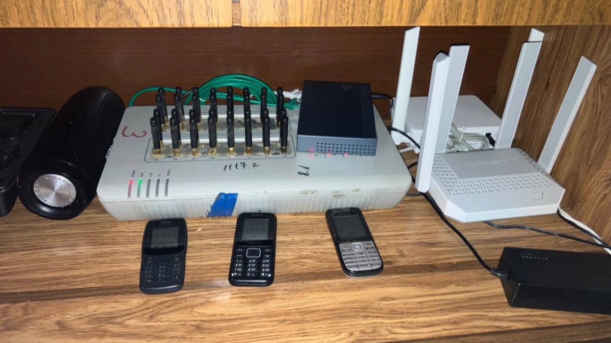 Полиция изъяла SIM-box и десятки SIM-карт у жителя Павлодарской области 