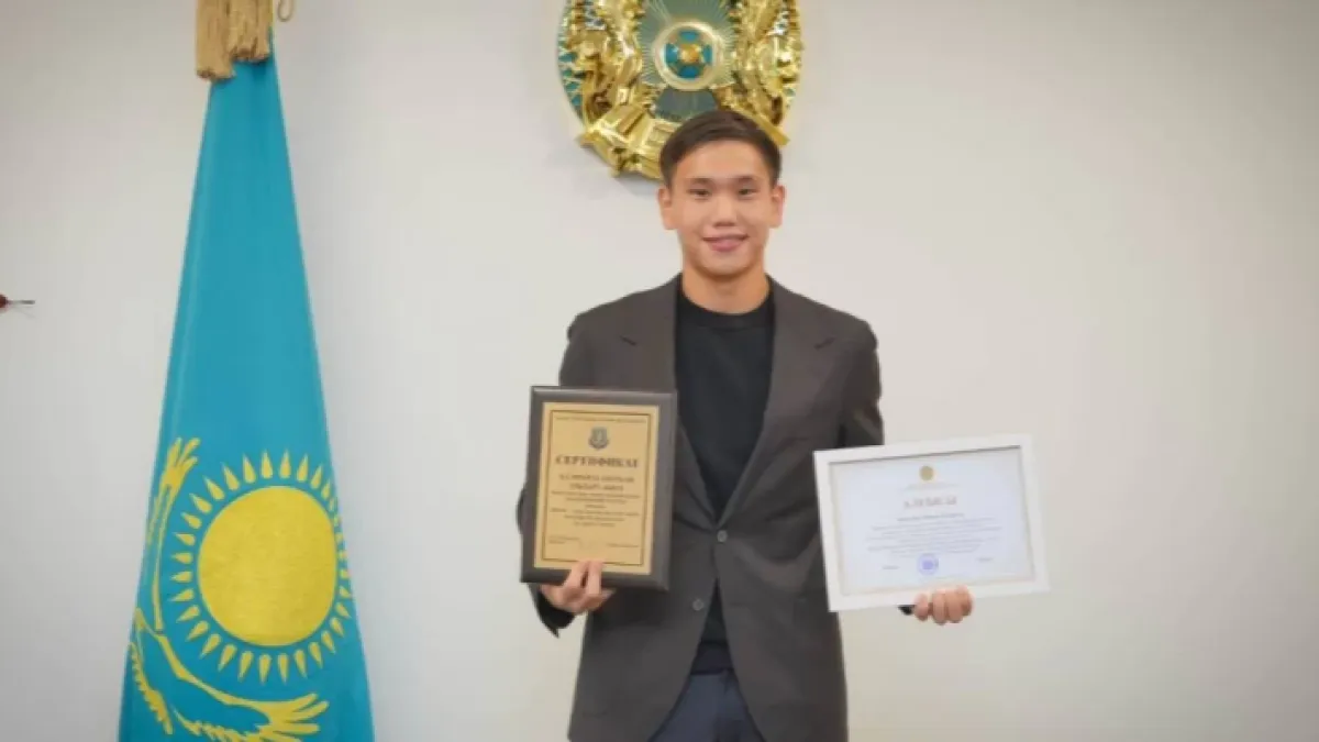 Шерхан Қалмырзаға білім гранты табысталды