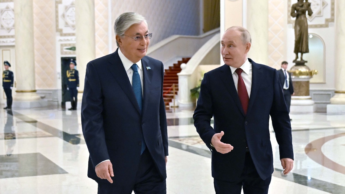 Токаев поздравил Путина с днем рождения