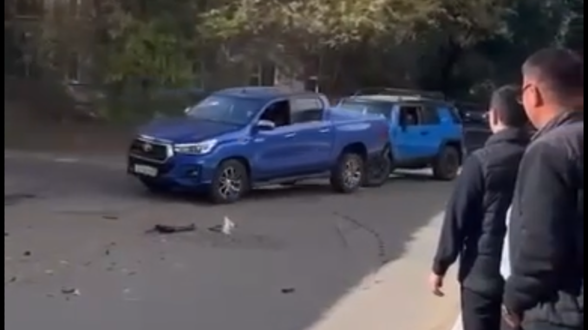 Дорожный спор между водителями в Уральске обернулся ДТП