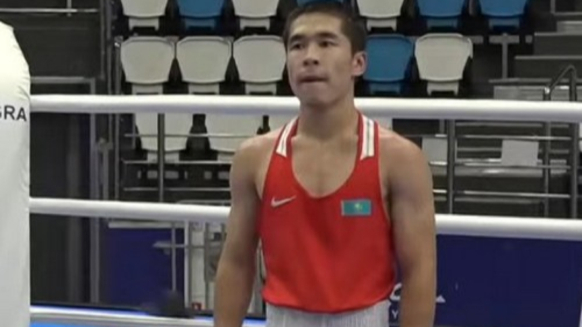 Бой двукратного чемпиона по боксу из Казахстана завершился разгромом