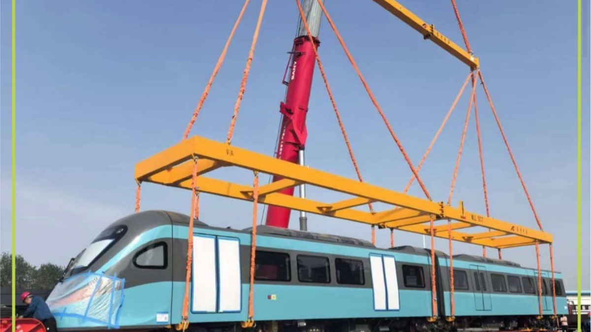В Астану доставлены два новых состава LRT