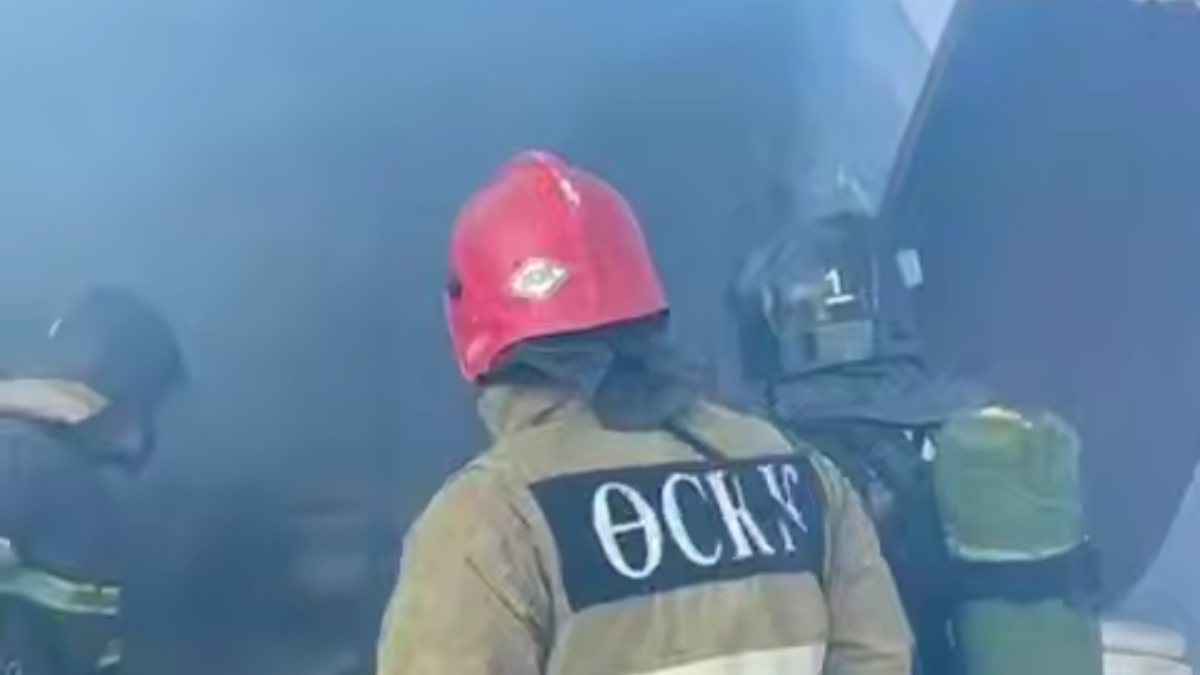 В Костанае сгорело складское помещение на территории столовой