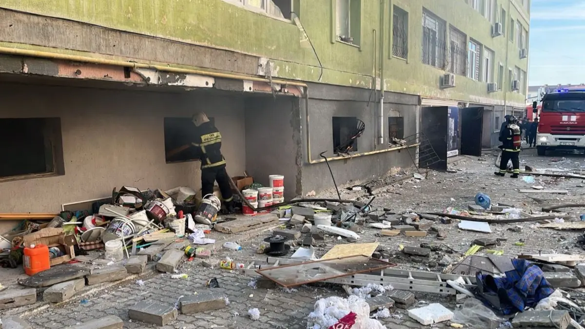 В Актау госпитализировали пятерых человек после взрыва в подвале дома