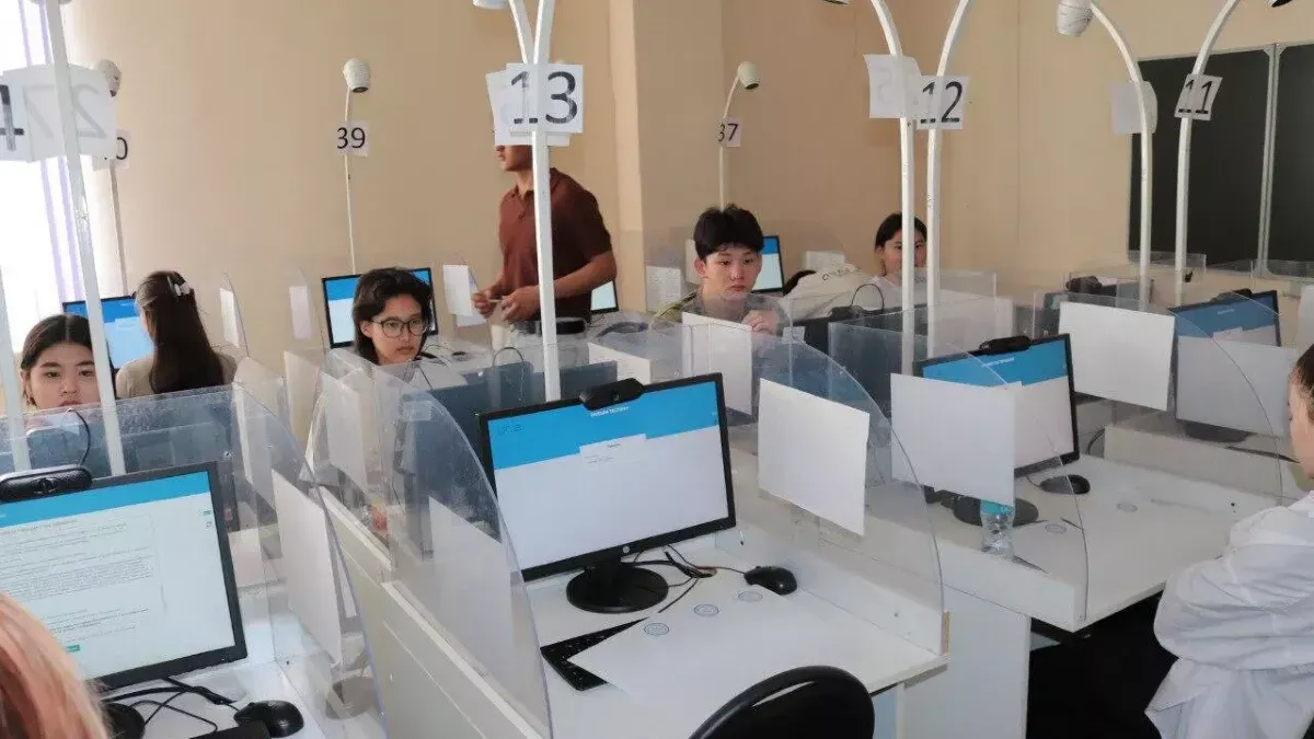 Павлодарда мұғалім ҰБТ-да көмектесу үшін 1 млн теңге алған