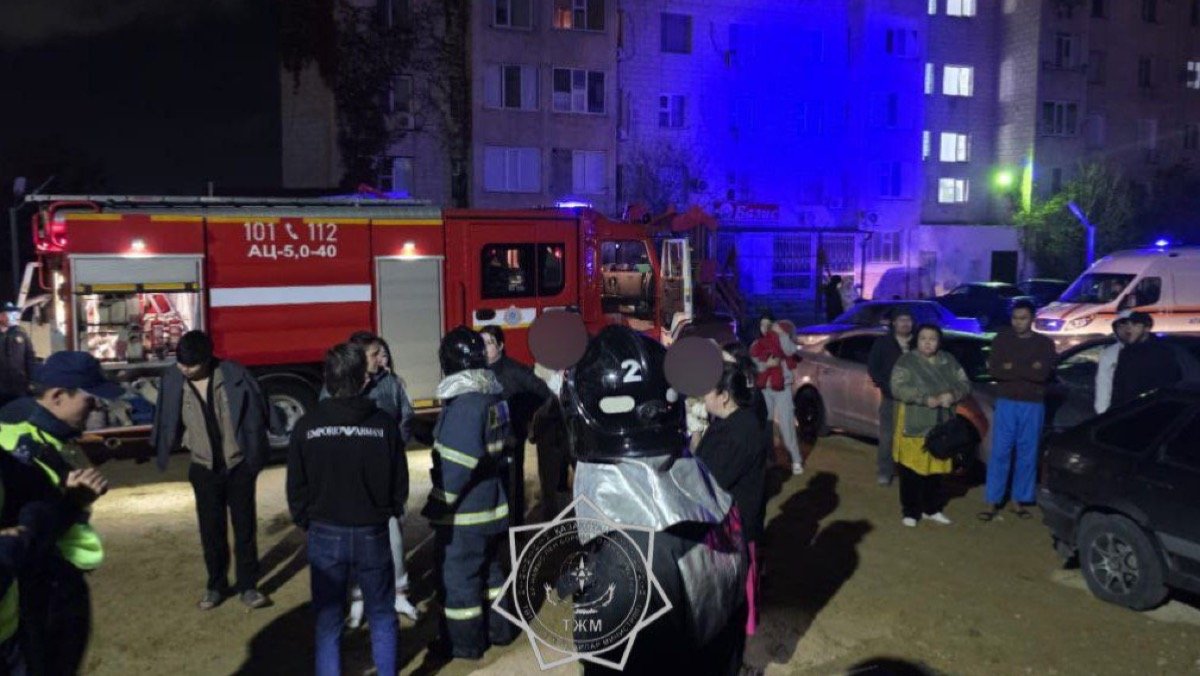 В Актау эвакуировали 70 человек при двух возгораниях