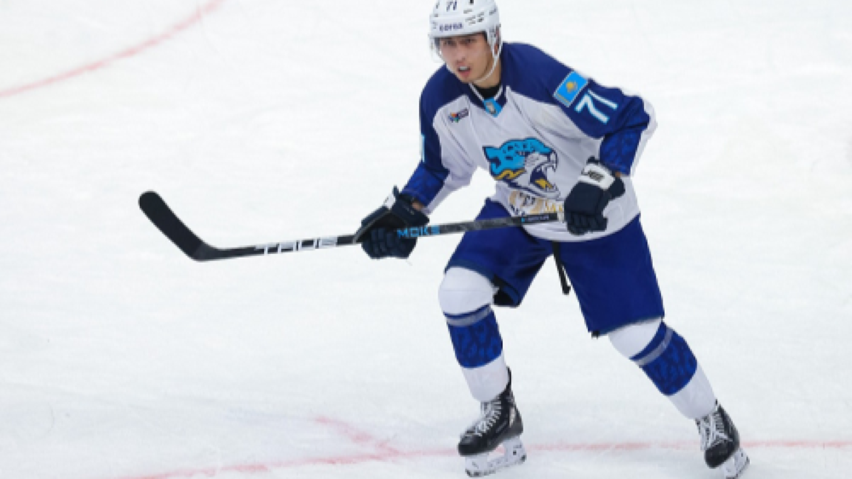 Казахстанский хоккеист в числе лучших в КХЛ