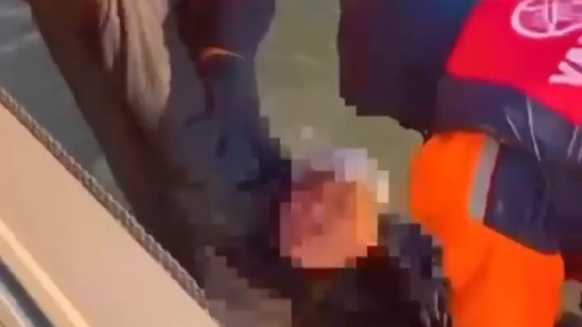 В Атырау спасатели вытащили мужчину из реки Урал