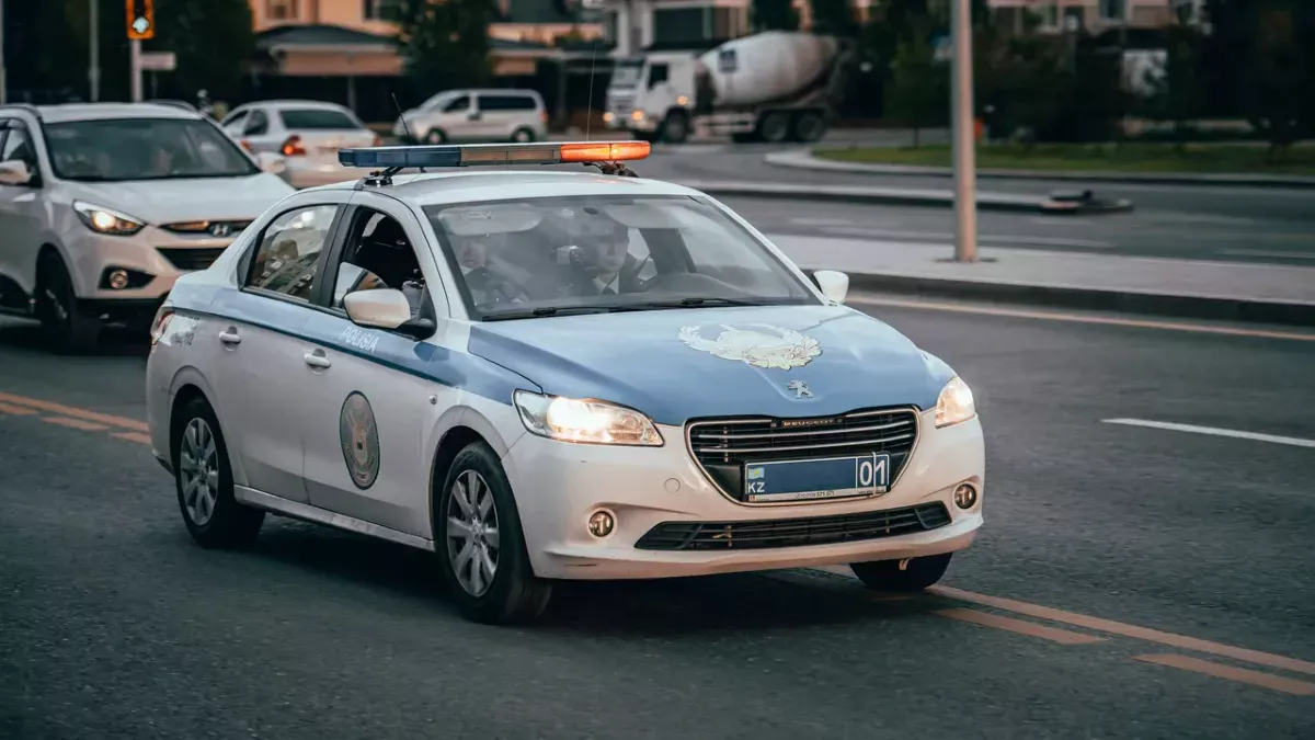 Талдықорғанда полиция қызметкері мас күйде көлік басқарып, жол апатына түсті