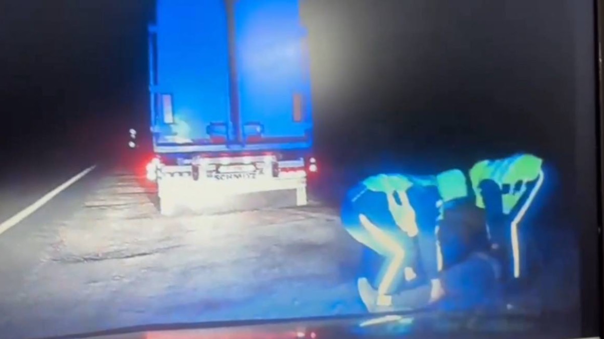 Полицейские спасли водителя с инсультом на трассе Семей-Павлодар