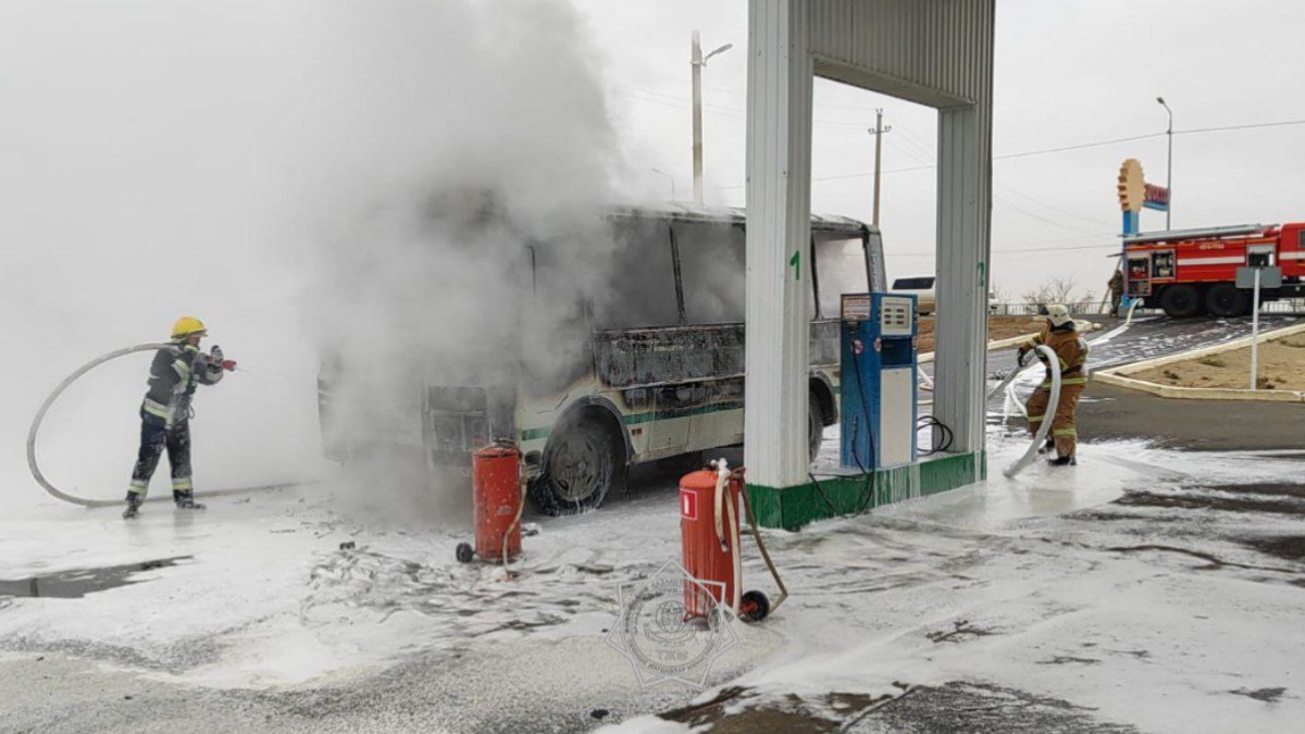 В Атырауской области пожарные предотвратили распространение огня на АЗС