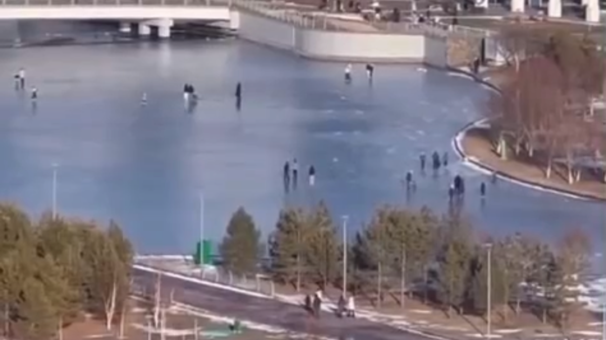 В столице предупреждают об опасности на льду