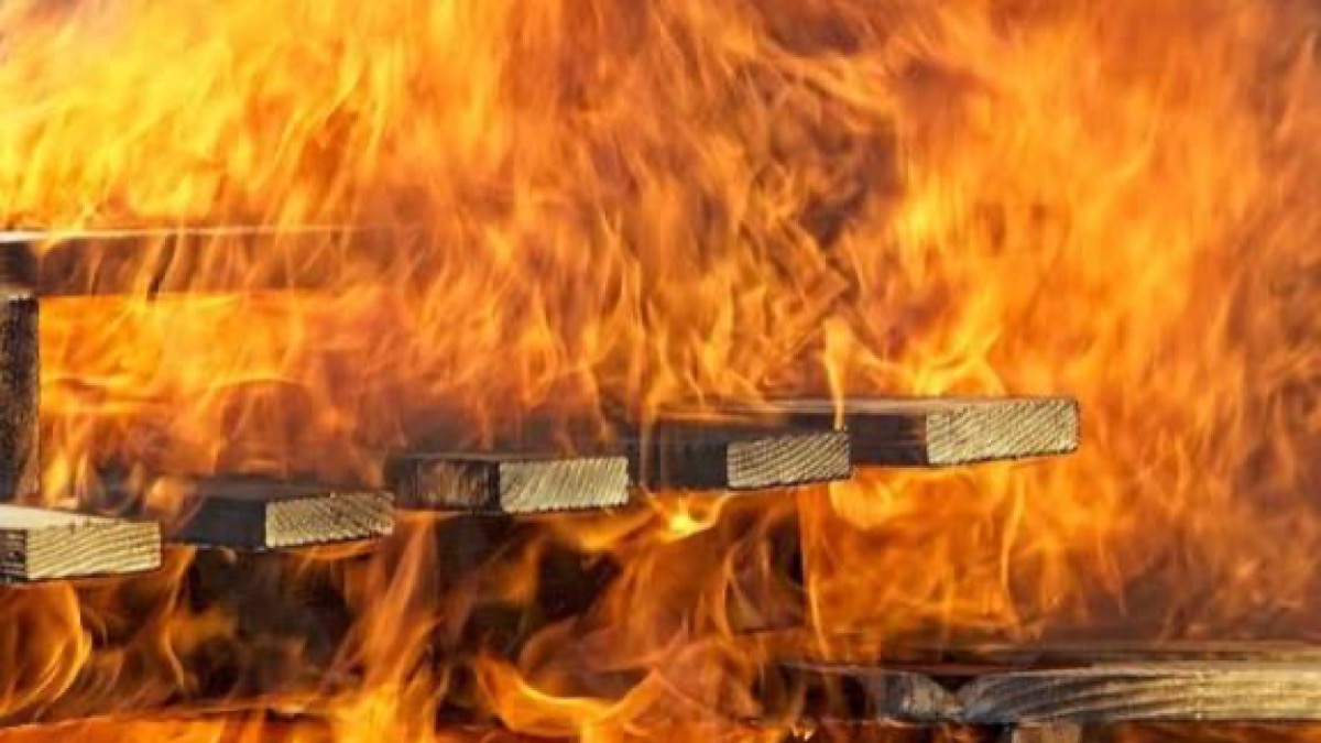 Бозумбаев поручил усилить проверки жилья после смертельного пожара в Туркестанской области