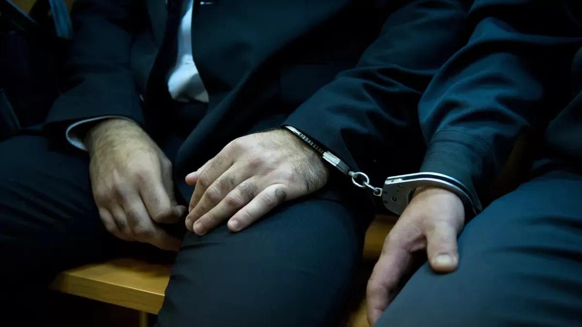 Жалған студенттерге шәкіртақы аударып, қалтасына басқан басшы ұсталды