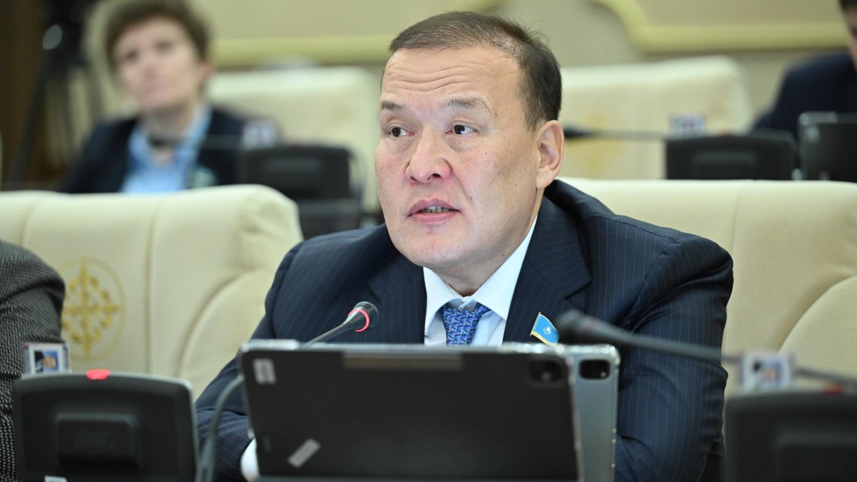 Депутаты обратились к Премьер-министру РК с требованием приостановить запрет на эксплуатацию трёхосных самосвалов