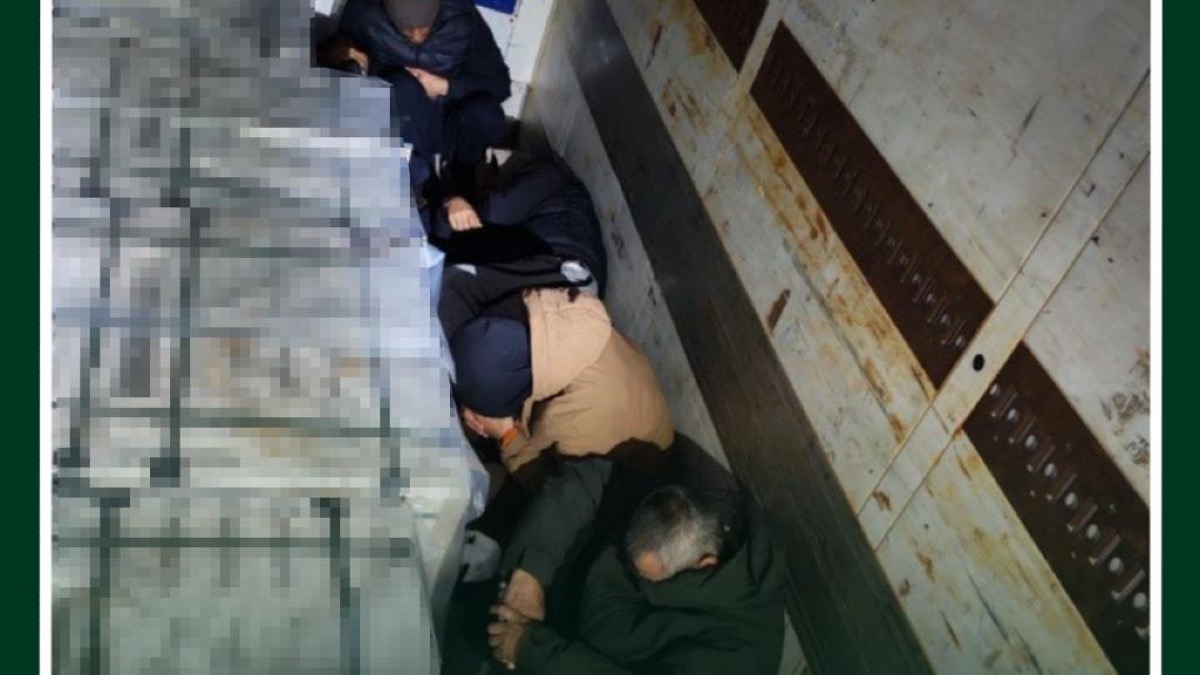 На границе в Актюбинской области выявлены 10 нелегальных мигрантов в грузовике