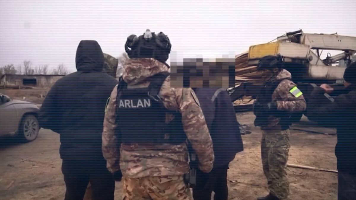 Полиция пресекла подпольную заготовку и продажу древесины в Костанайской области