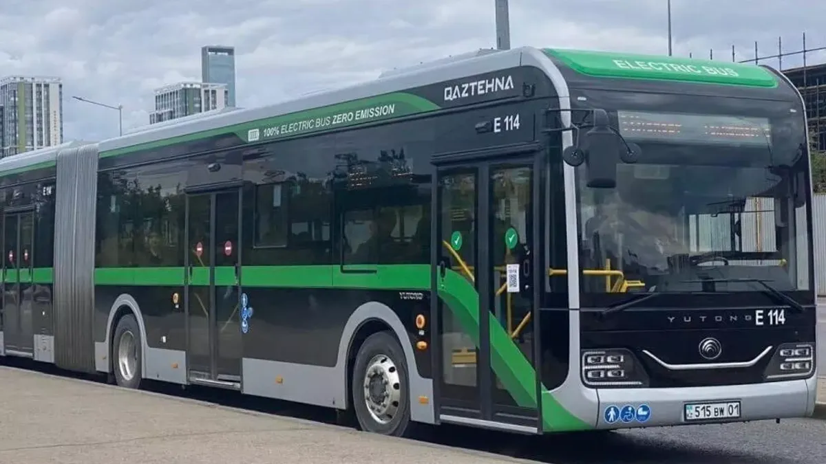 Астанада орынға таласқан екі әйел автобуста төбелесіп қалды