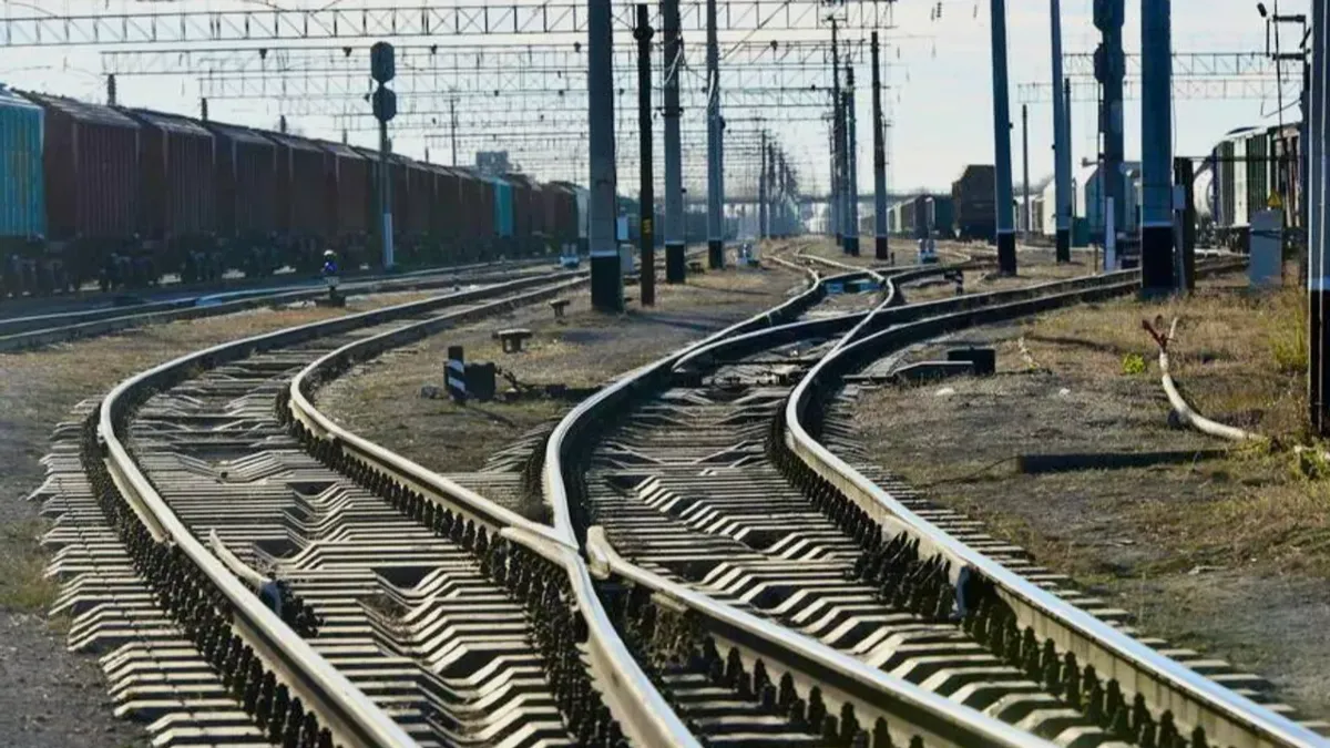 Жетісу облысында ер адам пойыз астына түсіп кетті