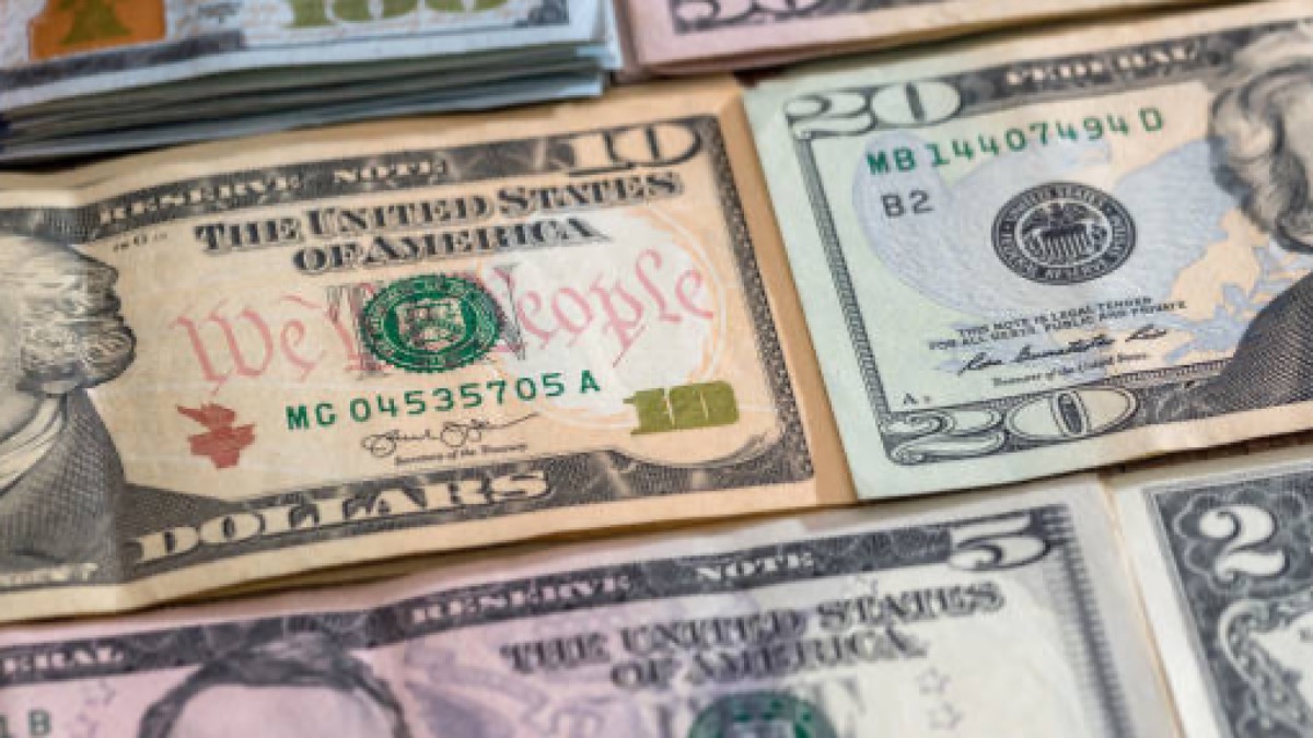 Курс доллара резко снизился в Казахстане 