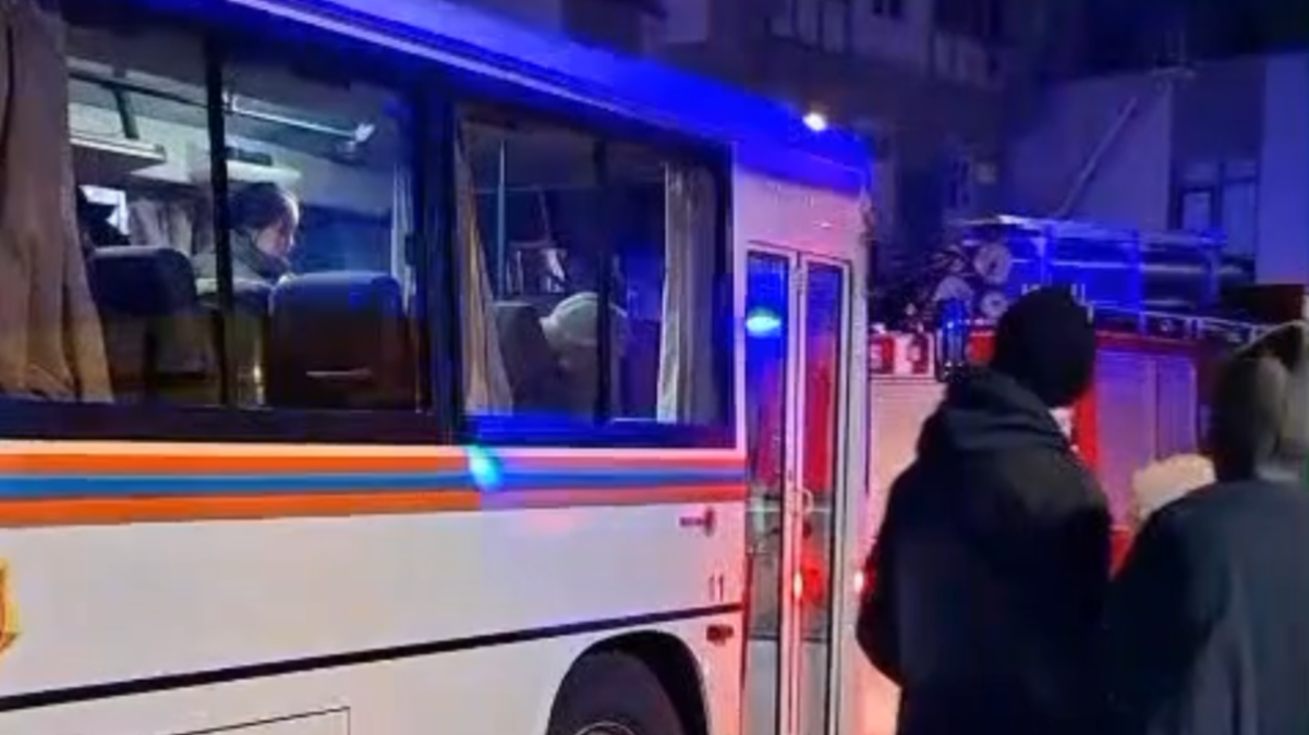 В Алматы эвакуировали 30 человек из-за пожара в многоэтажке