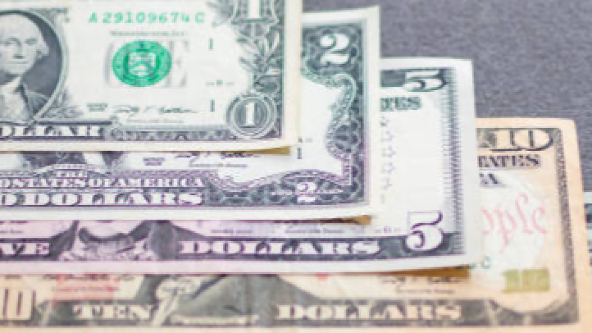 Доллар снова вырос на торгах