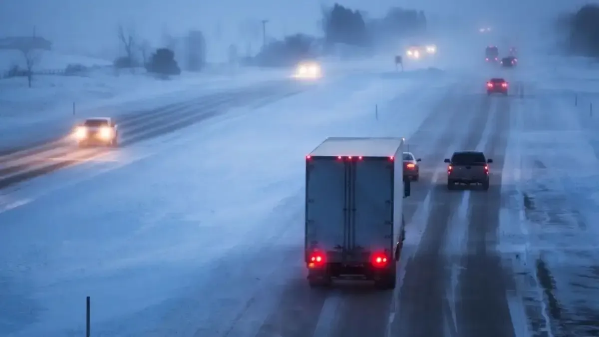 Қазақстанның бірқатар өңірінде ауа райына байланысты тасжолдар жабылды