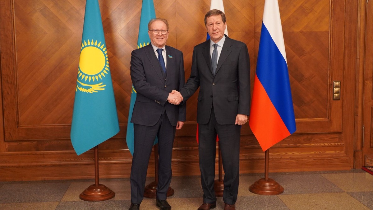 Реализацию договоренностей глав Казахстана и России обсудили депутаты Мажилиса и Государственной думы