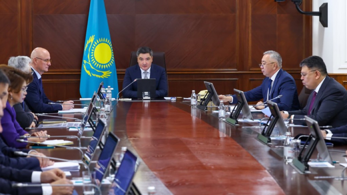 Бектенов потребовал привлечь инвестиции для улучшения дорожной инфраструктуры