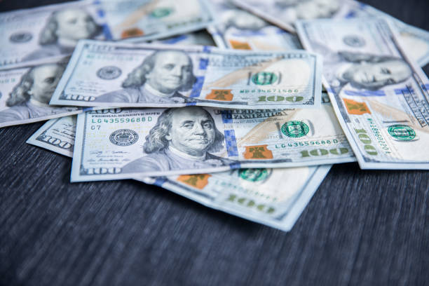 Доллар еще на 3 тенге поднялся на торгах