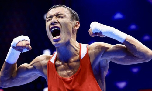 Казахстанец вышел в полуфинал чемпионата мира по боксу-2025