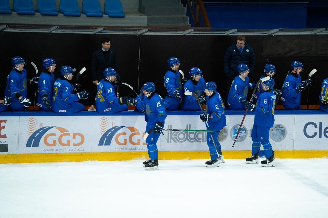 Казахстанские хоккеисты одержали уверенную победу над Францией на чемпионате мира