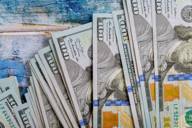 Курс доллара вырос на 2 тенге