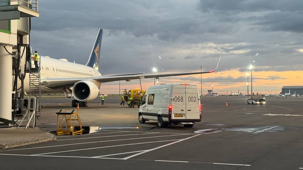 Рейс Алматы - Астана совершил экстренную посадку из-за задымления