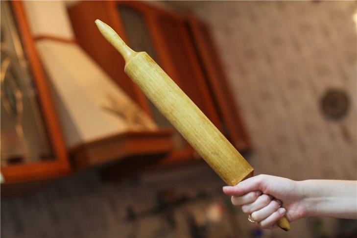 Атырауда ер адам әйелін оқтаумен ұрып өлтірген