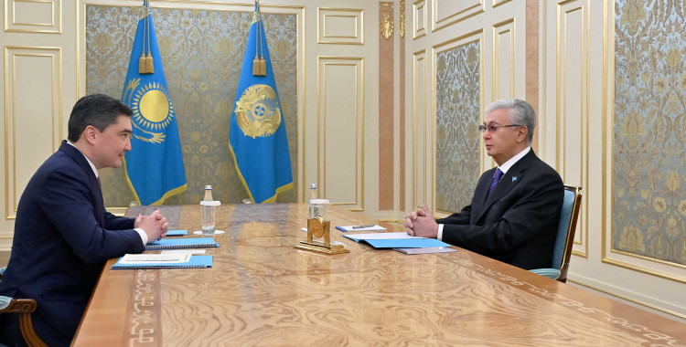 Токаев принял Премьер-министра Бектенова