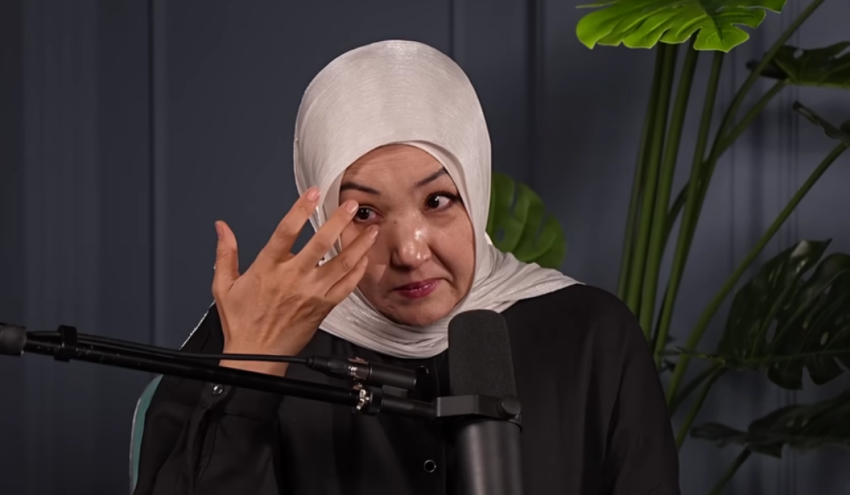 «Бірінші күйеуім ұрып-соқты»: Индира Расылхан жеке өмірінен сыр шертіп, жылап қалды