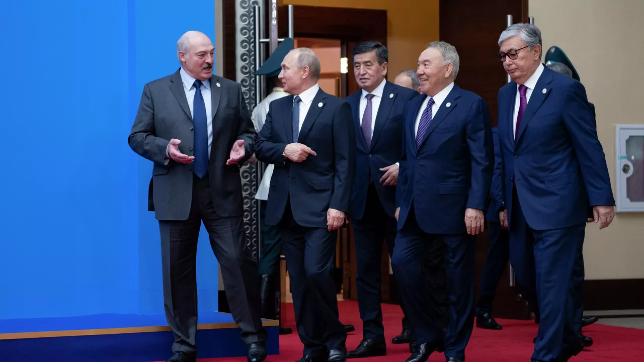 Путин Тоқаев пен Назарбаевты Жаңа жылмен құттықтады