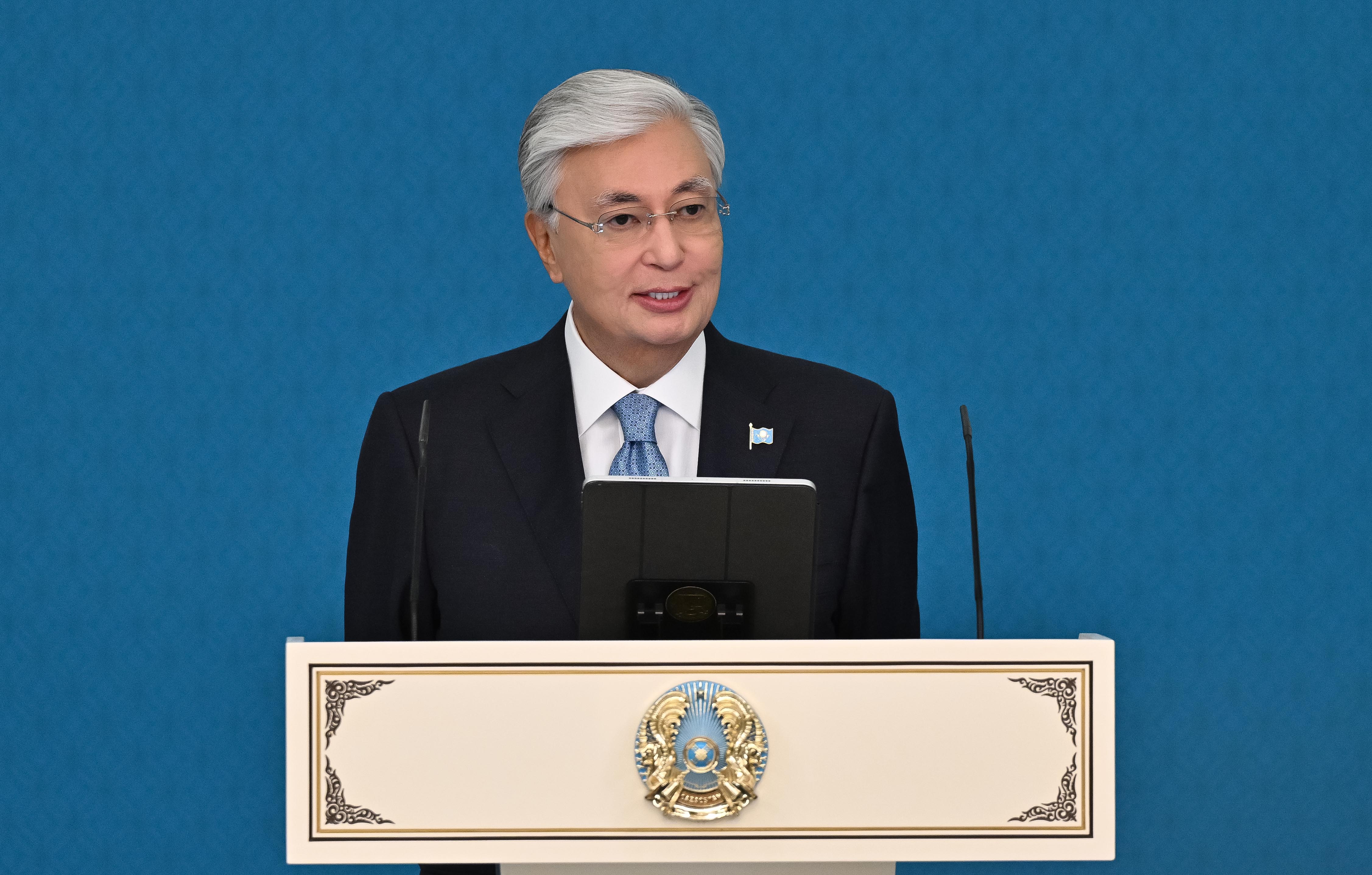 Токаев поздравил Бибисару Асаубаеву с победой