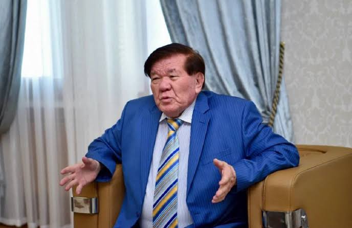 «93 жасқа келгенде өлемін»: Мұхтар Шаханов көріпкелдің сөзіне сенетінін айтты