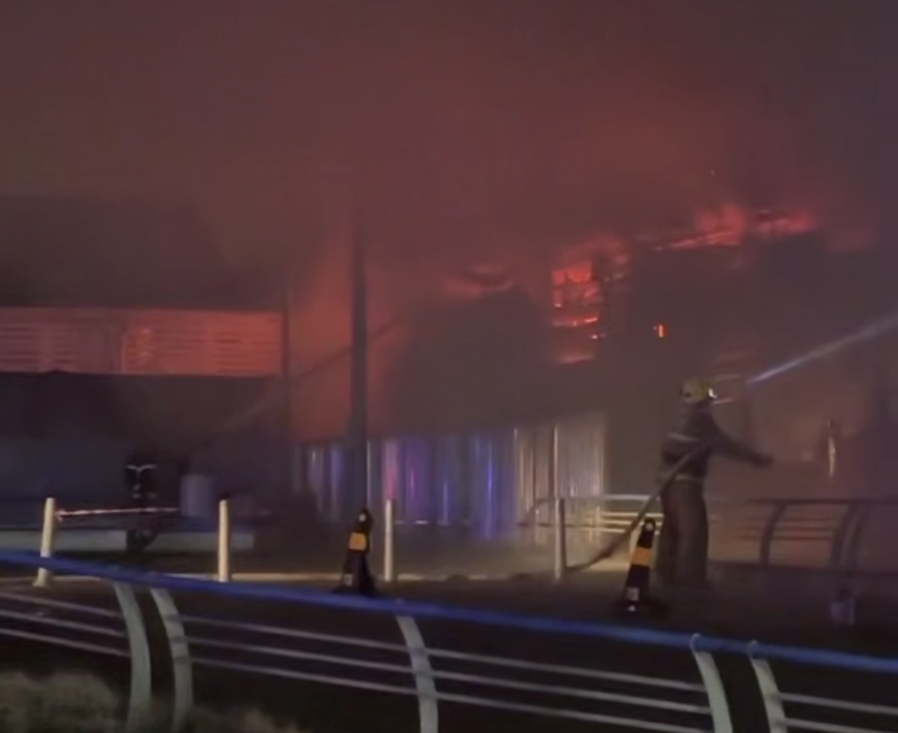 В Таразе пожарные предотвратили распространение огня на АЗС