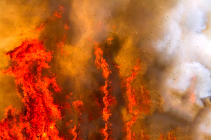 Мужчина погиб при пожаре в многоэтажке в Караганде