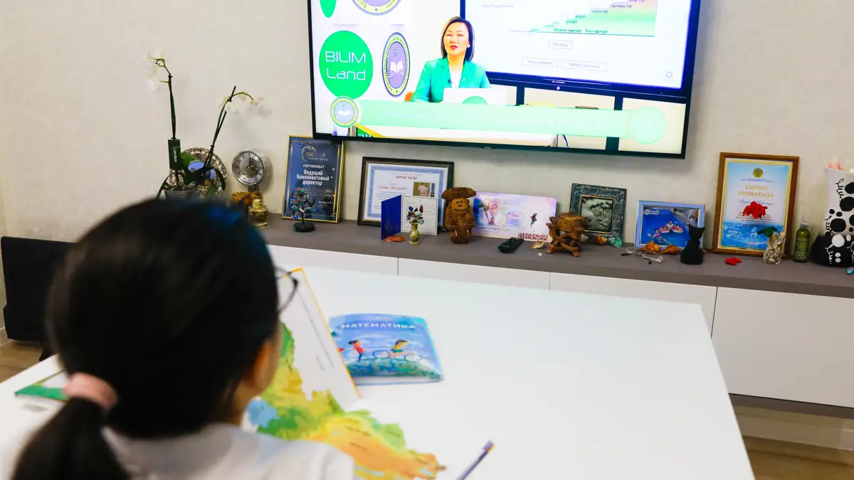 Астанада екінші ауысымдағы 0-9 сынып оқушылары қашықтан оқиды