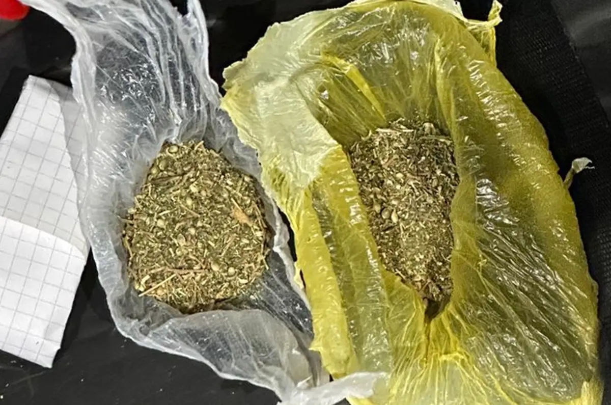 Задержание в ТРЦ Актау: у троих граждан изъяли 150 граммов марихуаны