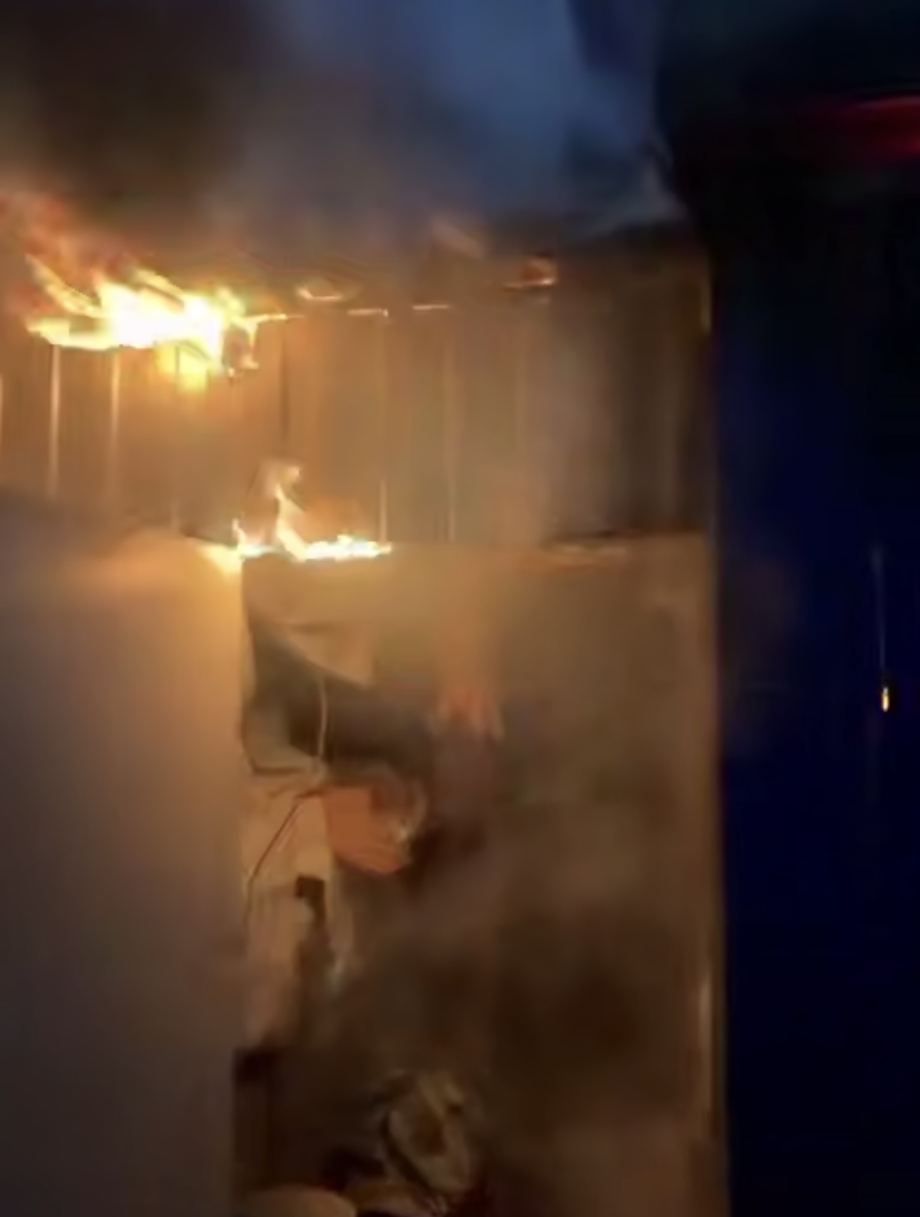 В СКО пожарные предотвратили распространение огня на торговые бутики