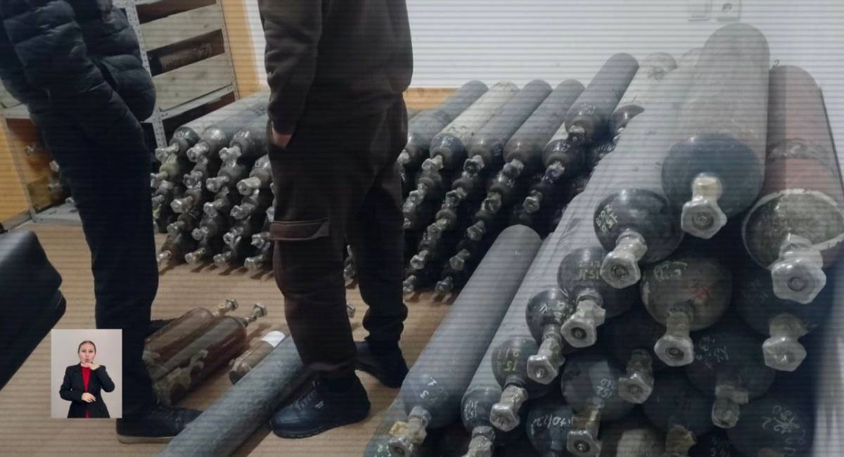 В Шымкенте изъяты сотни баллонов «веселящего газа»
