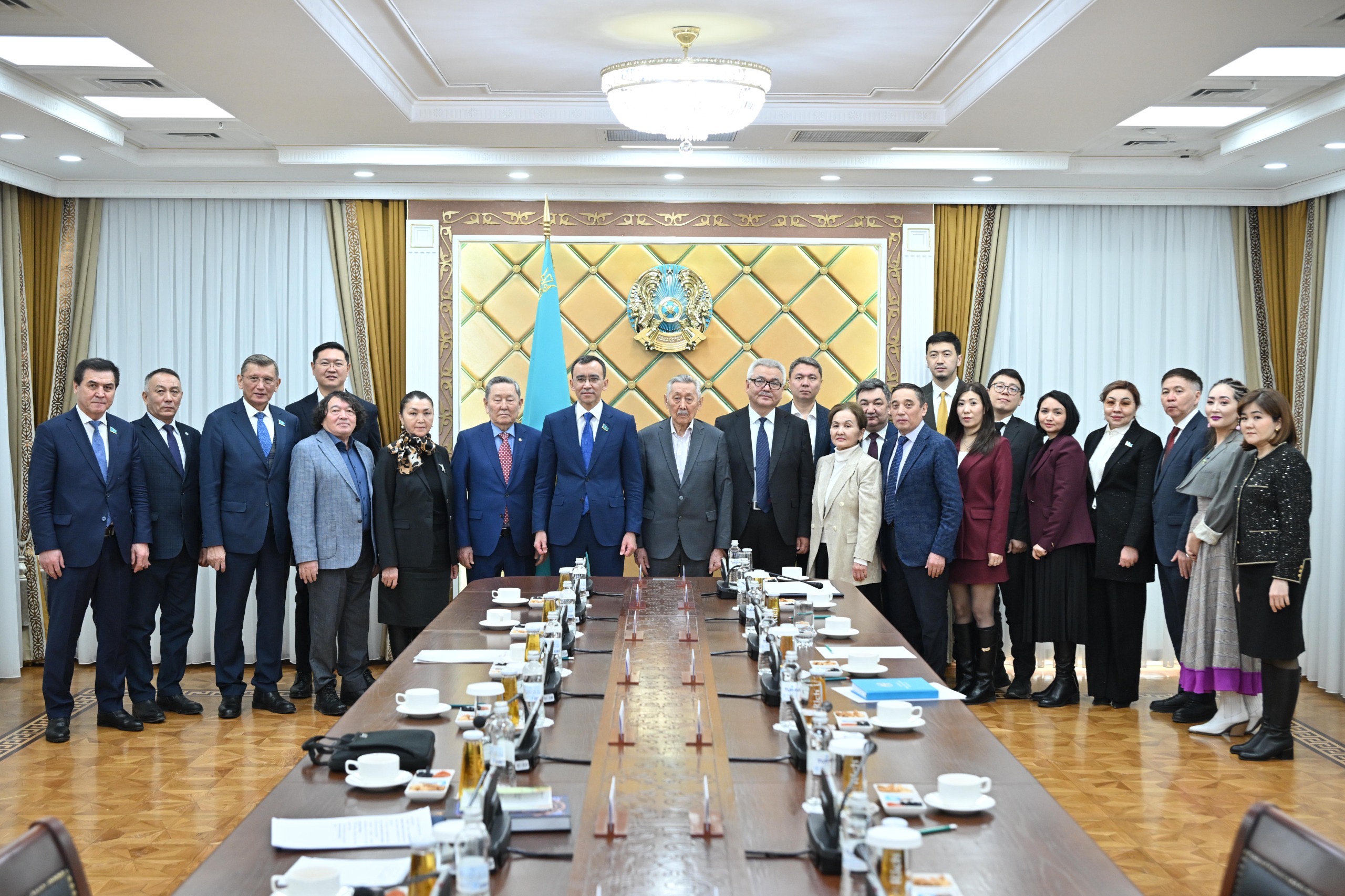 Политическая модернизация и новая конституционная модель: заседание диалоговой площадки «Ұлттық мүдде» прошло в Сенате