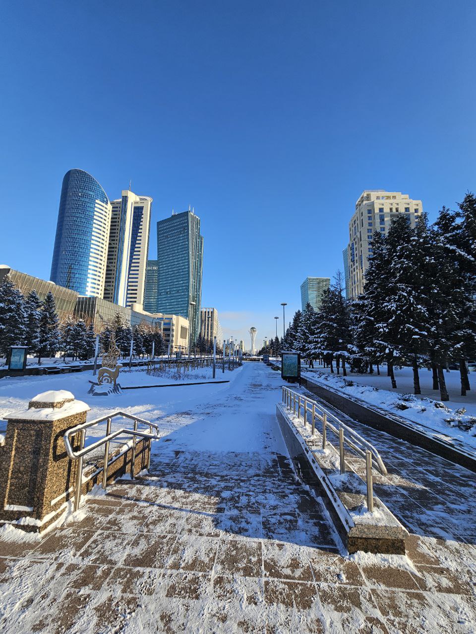 Жителям семи городов Казахстана рекомендуют сократить прогулки