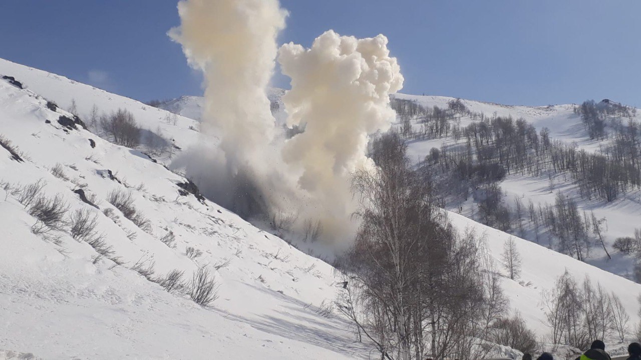 МЧС призывает соблюдать меры безопасности в горах