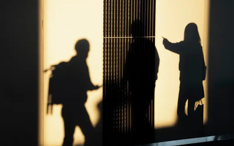 Штраф, арест и общественные работы: в МВД напомнили о наказании за сталкинг